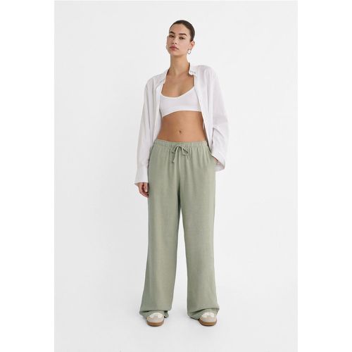 Pantalon fluide avec lin XL - Stradivarius - Modalova