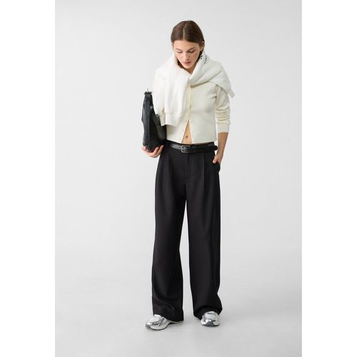 Pantalon habillé à jambes larges avec ceinture 32 - Stradivarius - Modalova