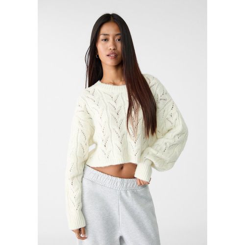 Pull court en maille tressée Écru XS - Stradivarius - Modalova