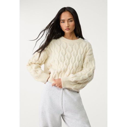 Pull cropped en maille tressée XS - Stradivarius - Modalova