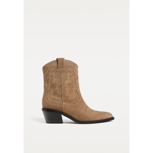 Bottines cowboy en croûte de cuir 35 - Stradivarius - Modalova