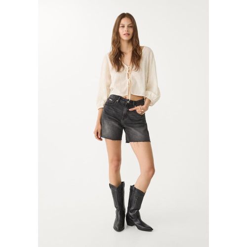D93 Short denim longline DENIM NOIR EFFET DÉLAVÉ 32 - Stradivarius - Modalova