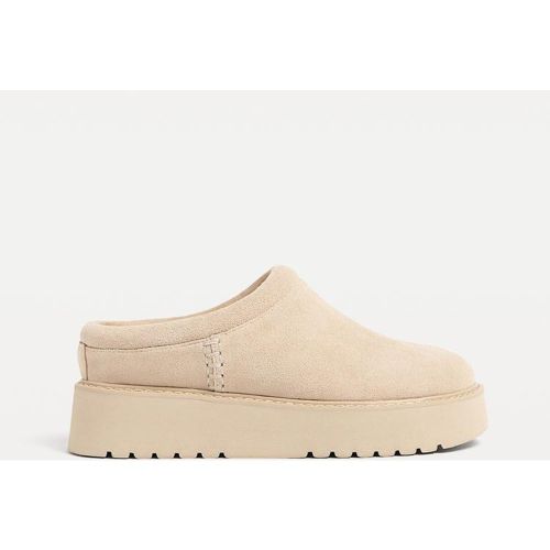 Sabots plats en cuir ÉCRU 35 - Stradivarius - Modalova