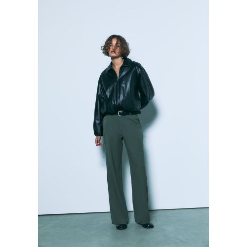 Pantalon fluide droit ceinture habillé 32 - Stradivarius - Modalova