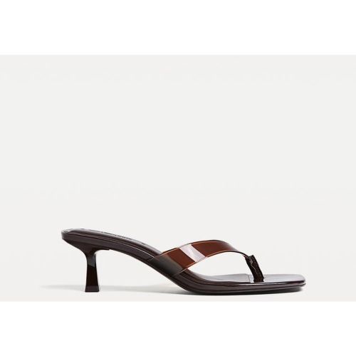 Sandales talon en vinyle 35 - Stradivarius - Modalova