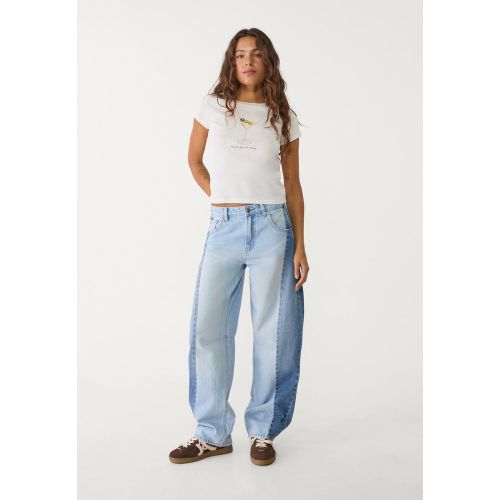 Jean barrel balloon fit contrastant 32 - Stradivarius - Modalova