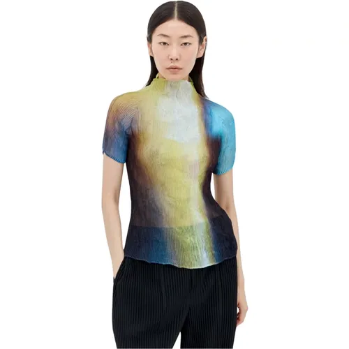 Tops > T-Shirts - - Issey Miyake - Modalova