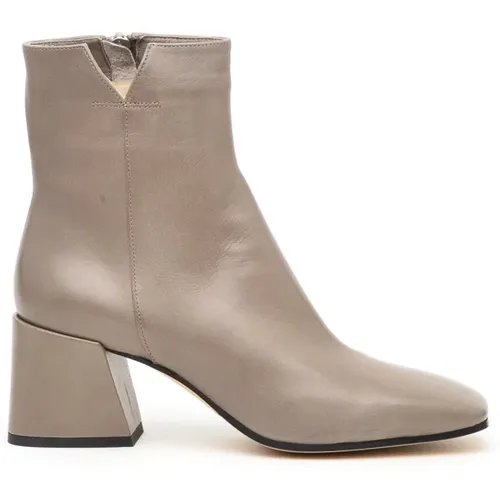 Shoes > Boots > Heeled Boots - - Pomme D'or - Modalova