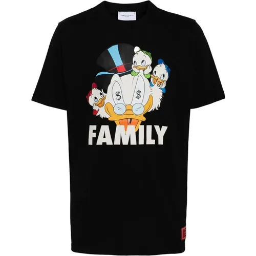 Tops > T-Shirts - - Family First - Modalova