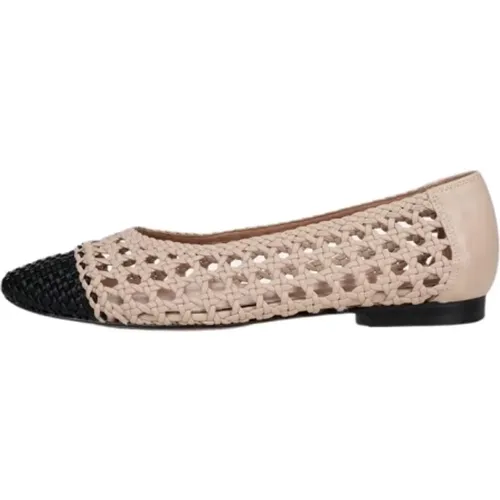 Shoes > Flats > Ballerinas - - Poche Paris - Modalova