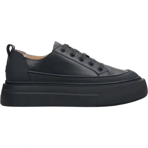 Estro - Shoes > Sneakers - Black - Estro - Modalova