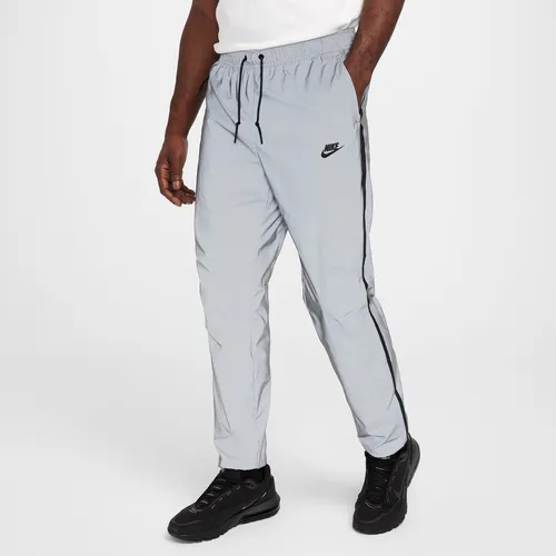 Pantalon tissé réfléchissant Tech - Nike - Modalova