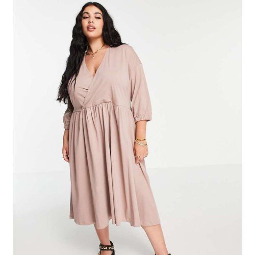 ASOS DESIGN Curve - Robe babydoll mi-longue avec top cache-cœur - Moka - ASOS Curve - Modalova