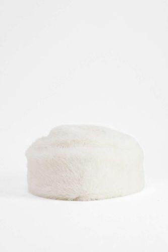 Fluffy Pillbox Hat par en taille: TAILLE UNIQUE - Urban Outfitters - Modalova
