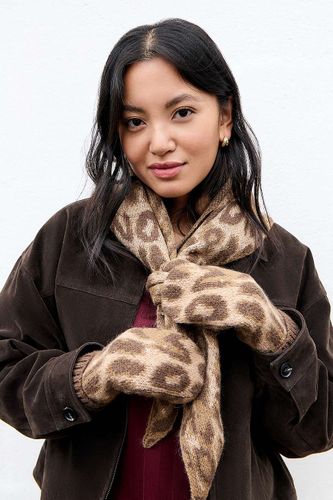 Moufles pelucheuses imprimé léopard UO par taille: TAILLE UNIQUE - Urban Outfitters - Modalova