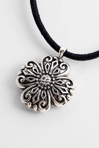 Collier de corde à croix gravée chunky en taille: TAILLE UNIQUE - Silence + Noise - Modalova