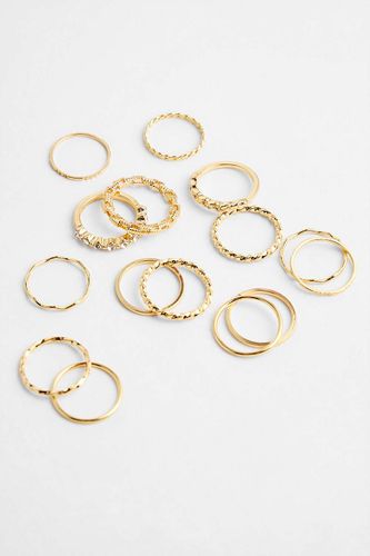 Ensemble de 15 bagues empilables UO par en taille: Medium/Large - Urban Outfitters - Modalova