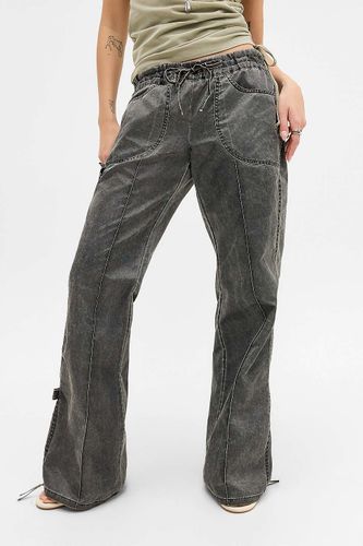 Pantalons cargo évasés en satin délavé Vire en taille: R-U 8 - Jaded London - Modalova