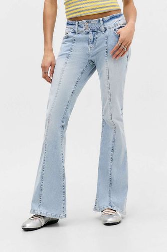 Jean évasé taille basse bleu clair avec écusson en taille: 26 - Juicy Couture - Modalova