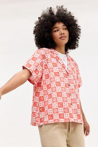 Chemise Souvenir Imprimée UO Paige par en taille: TTP - Urban Outfitters - Modalova
