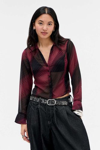 Chemise UO Sheer Perfection par en taille: Medium - Urban Outfitters - Modalova
