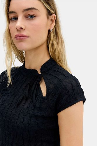 Haut texturé à trou de serrure Aysha en taille: XS - Silence + Noise - Modalova