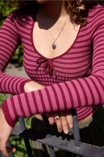 Haut côtelé à manches longues et à encolure UO par en taille: XS - Urban Outfitters - Modalova