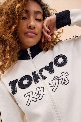 Haut de survêtement appliqué UO Tokyo par en taille: XS - Urban Outfitters - Modalova