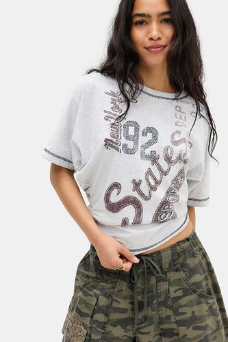 T-shirt graphique cintré UO Stateside Koko par en taille: Small - Urban Outfitters - Modalova