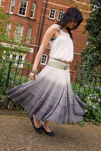 Jupe midi Eila effet dégradé en taille: 2XS - Kimchi Blue - Modalova