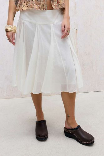 Jupe midi en voile Olga UO par en taille: Medium - Urban Outfitters - Modalova