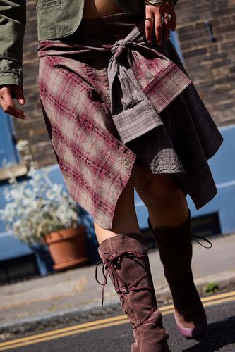 Jupe Diaz à ourlet mouchoir mix en taille: Medium - BDG - Modalova
