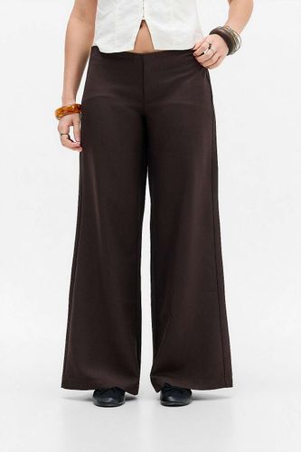 Pantalon Tally taille basse UO par en taille: Small - Urban Outfitters - Modalova