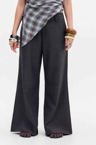 Pantalon évasé ample gris UO Charli par en taille: Small - Urban Outfitters - Modalova