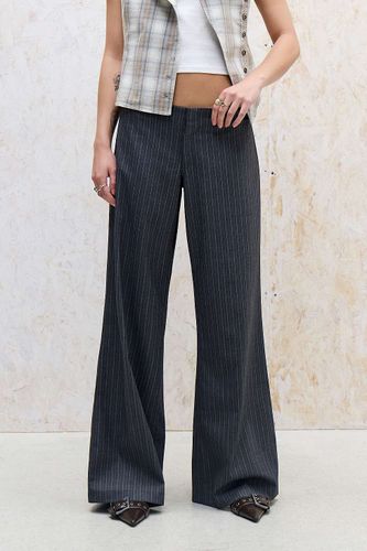 Pantalon Tally taille basse UO par en taille: Small - Urban Outfitters - Modalova