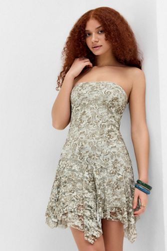 Edith Bandeau Lace Mini Dress en taille: XS - Silence + Noise - Modalova