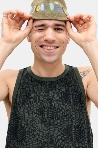Haut débardeur en maille serpent UO par taille: Small - Urban Outfitters - Modalova