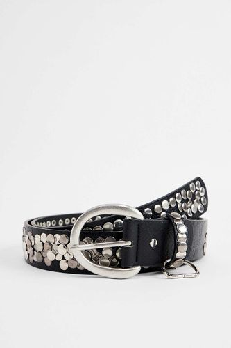 Ceinture cloutée grunge UO par en taille: Small/Medium - Urban Outfitters - Modalova