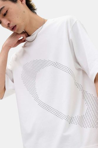 T-shirt graphique enveloppant blanc à motif d'ellipse en exclusivité UO en taille: Small - Oakley - Modalova