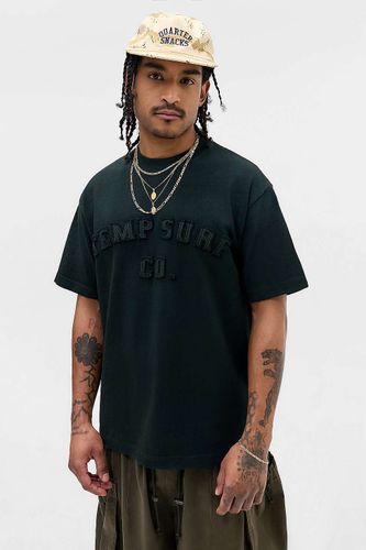 T-shirt graphique avec logo vieilli noir exclusif UO en taille: Small - Temp Surf Co - Modalova