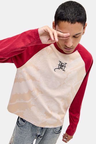 T-shirt graphique raglan gothique rouge exclusif UO en taille: Small - Ed Hardy - Modalova