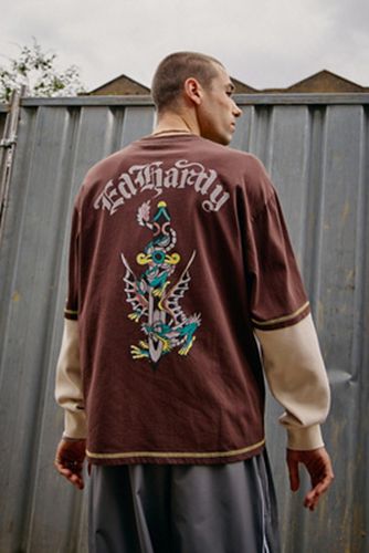 T-shirt UO Exclusive marron à double couche en taille: Small - Ed Hardy - Modalova