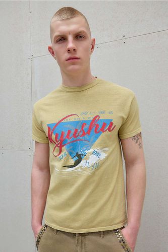 T-shirt graphique Kyushu jaune UO par en taille: Medium - Urban Outfitters - Modalova