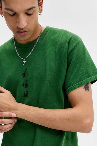 T-shirt graphique dragon brossé UO par en taille: Small - Urban Outfitters - Modalova