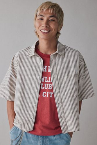 Chemise Oxford à rayures coupées UO par en taille: Large - Urban Outfitters - Modalova