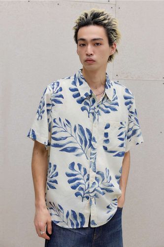 Chemise décontractée à manches courtes imprimé palmier en taille: Small - BDG - Modalova