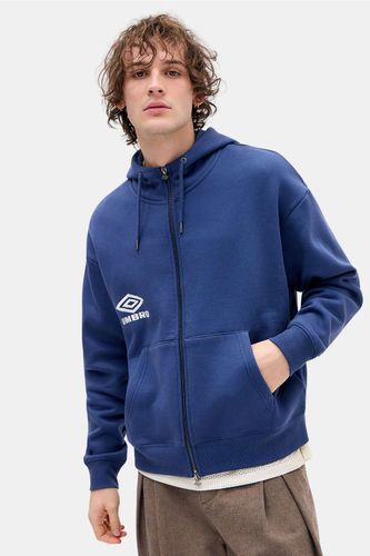 Sweat à capuche zippé bleu marine exclusif UO en taille: Medium - Umbro - Modalova