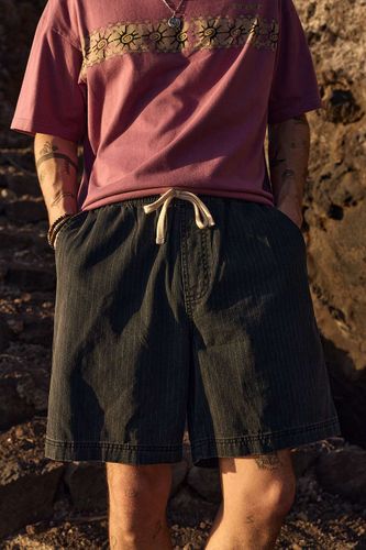 Short en sergé à fines rayures UO par en taille: Medium - Urban Outfitters - Modalova
