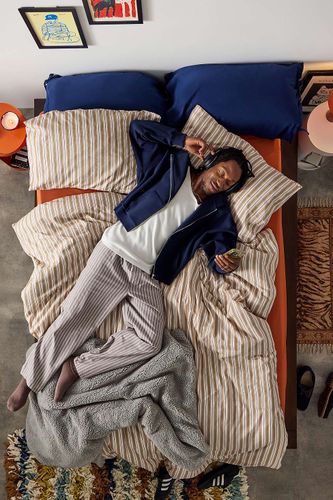 Ensemble housse de couette à rayures Multi Shirt par en taille: Double - Urban Outfitters - Modalova