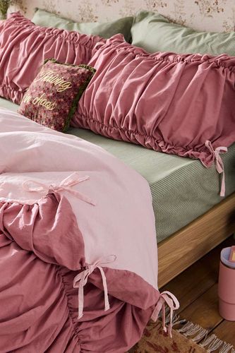 Ensemble de couette froncée par en taille: Double - Urban Outfitters - Modalova